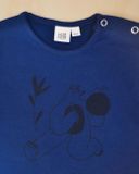 KaiKai T-Shirt The Bear with a Drum - True Blue